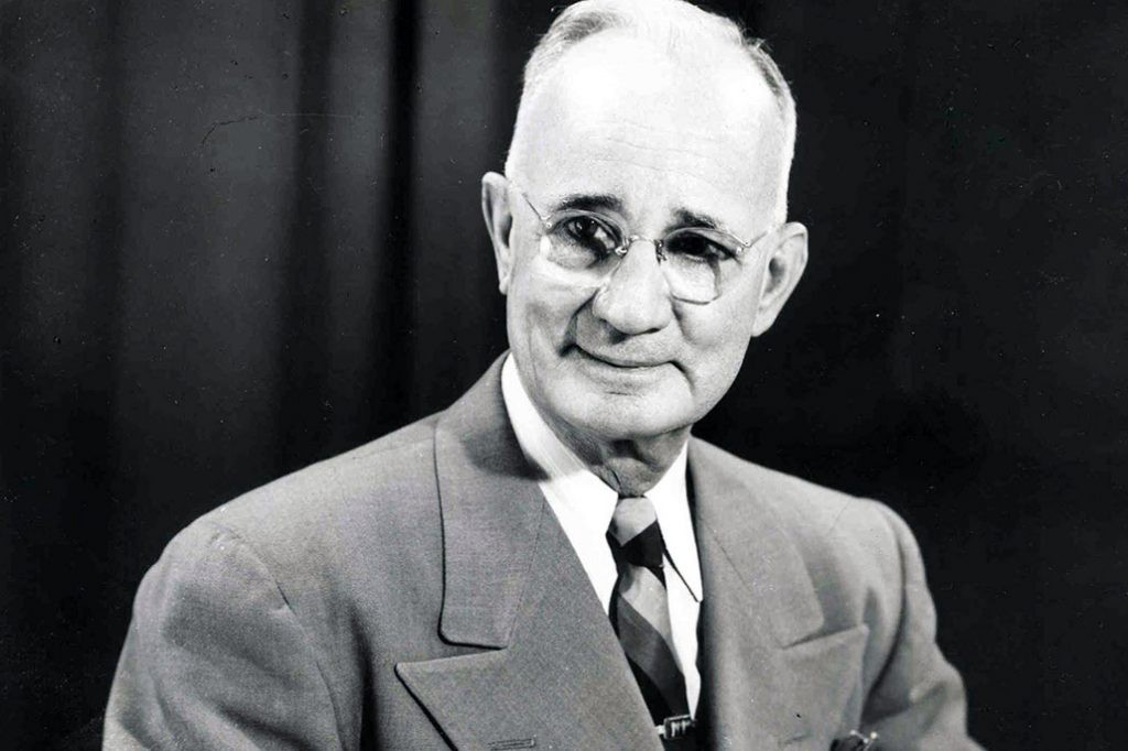 10 frases de Quem Pensa Enriquece (Napoleon Hill) aplicadas nos tempos de hoje